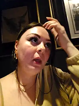 BaddieBellaUK webcam