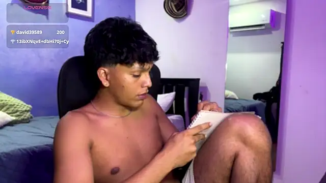 Xander_bonnet1 webcam