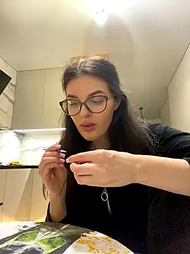 little_belucci - Little_belucci's free webcam