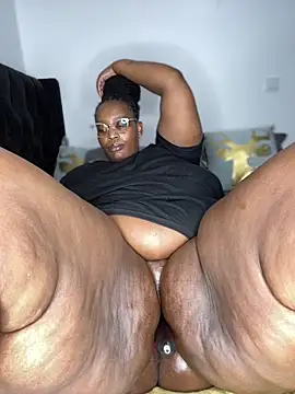 mswhitechocolatte - MsWhiteChocolatte's free webcam