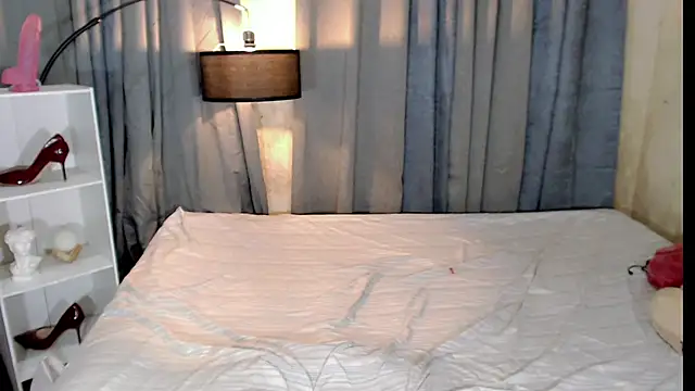 Alison_mooreX webcam