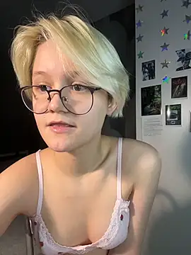 lunadoreann - LunaDoreann's free webcam