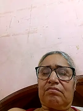 Webcam Model (_candi)  is live.Free join now!