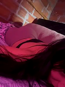 Webcam Model (RAKEL37)  is live.Free join now!