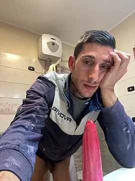 gionnytav (M young) - Sborrata cum con dildo nel culo
