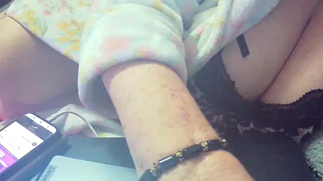 Playful_MILF_Demi webcam