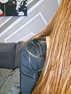 Webcam Model (SlimBellaa) is live