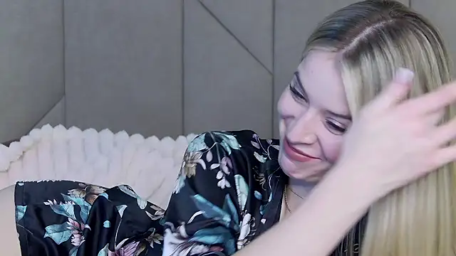 touch_me - Touch_me's free webcam