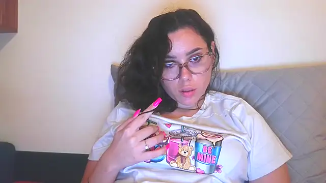 LovelyJulliette webcam