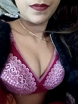 Webcam Model (Boldshine05)  is live.Free join now!