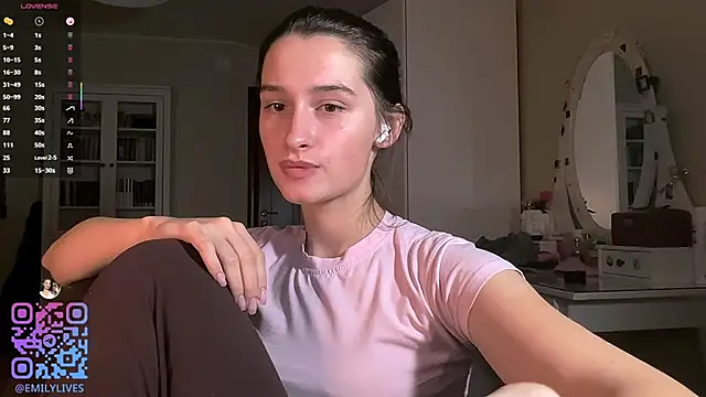 darlinebrustera - DarlineBrustera's free webcam - UK Sex Cams