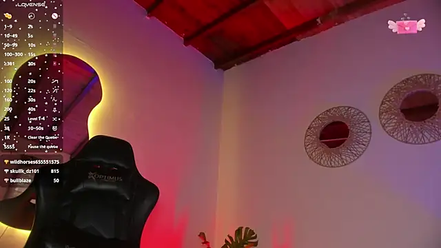 laura-hills18 webcam