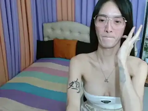 XxTsUncutAskaxX webcam