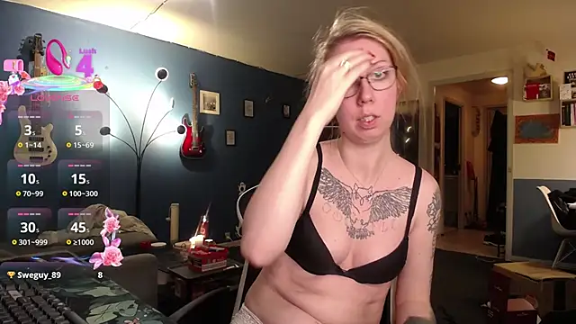 TattooedGirlDK webcam