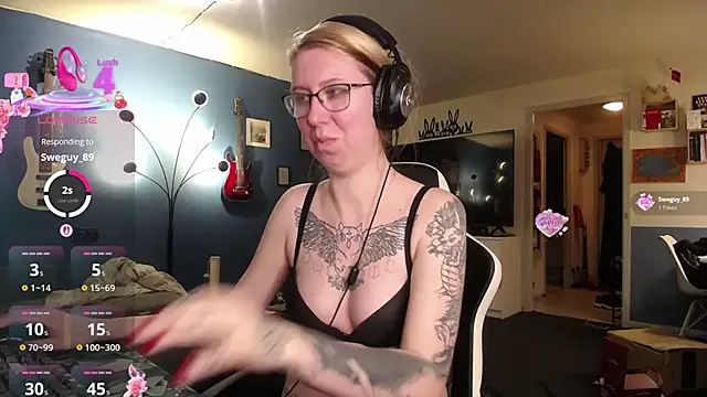 tattooedgirldk - TattooedGirlDK's free webcam