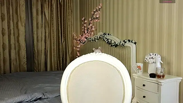 juuulia_ (F teen) - topless