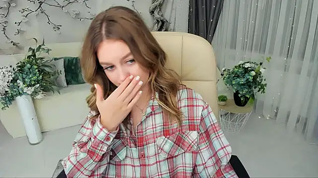 miraclecurly - MiracleCurly's free webcam