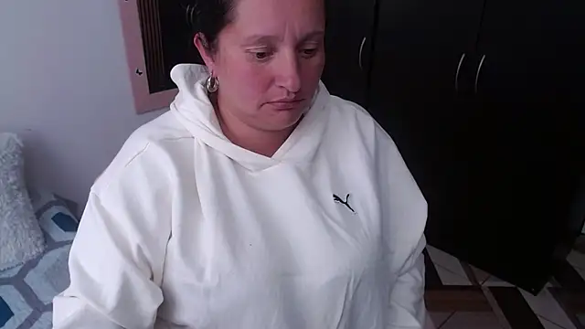 cristialjones_ - CristialJones_'s free webcam