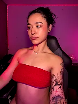 crystal_dluna (F young) - 🍆 Suck dildo tip