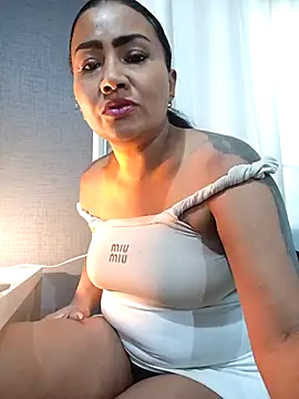 ariana_rodriguez (F milf) - oil all over my body