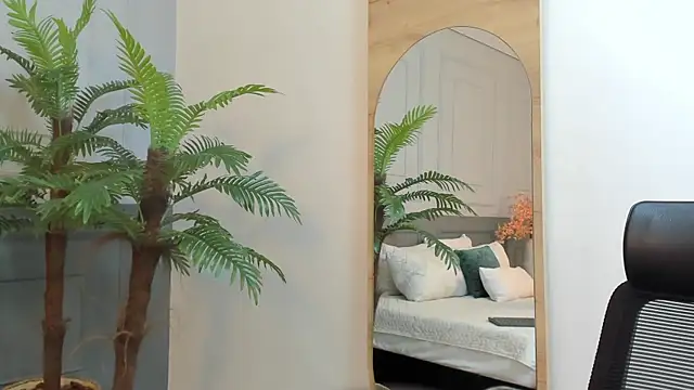 zaraluuv - ZaraLuuv's free webcam