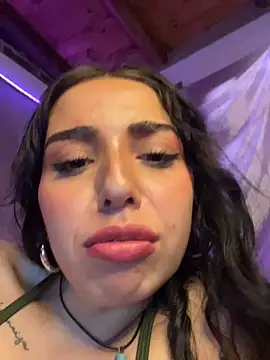 sweetbrunette22 webcam