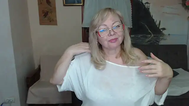 EvelynLoveShy webcam