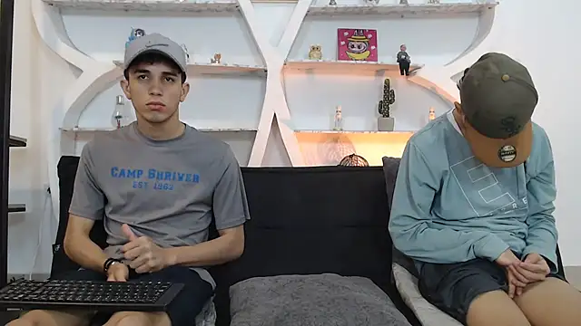 THREE_GUYS_HOT webcam