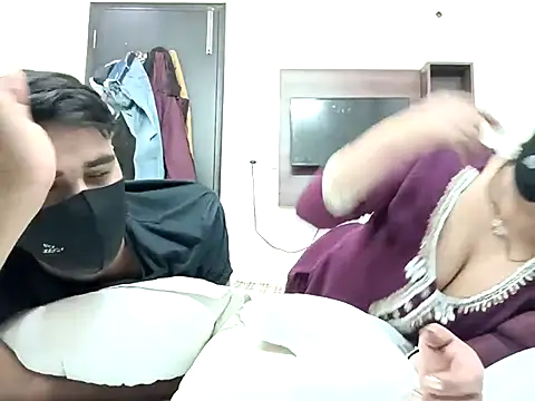 horny_milf_couple webcam