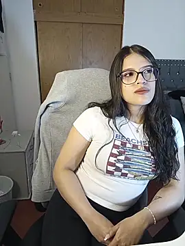 asumi_18 - Asumi_18's free webcam