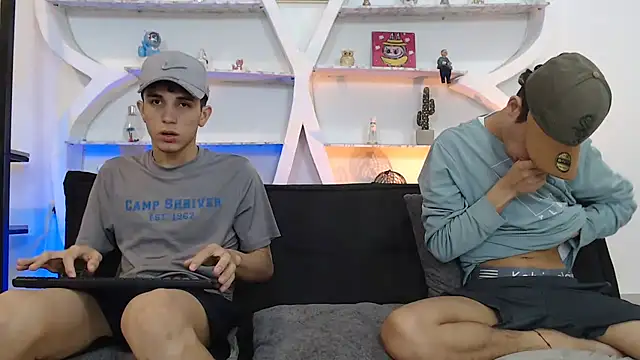 THREE_GUYS_HOT webcam