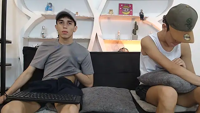 THREE_GUYS_HOT webcam