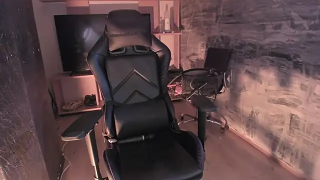 lunabaker-1 - LunaBaker-1's free webcam