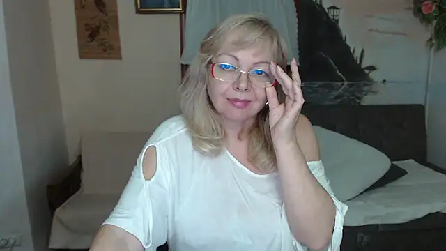 EvelynLoveShy webcam