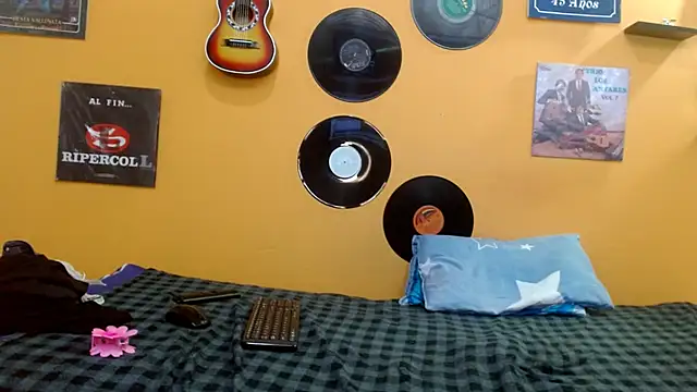 skinnyverus18 webcam