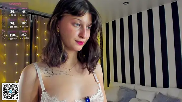 LorinaMaffitt webcam