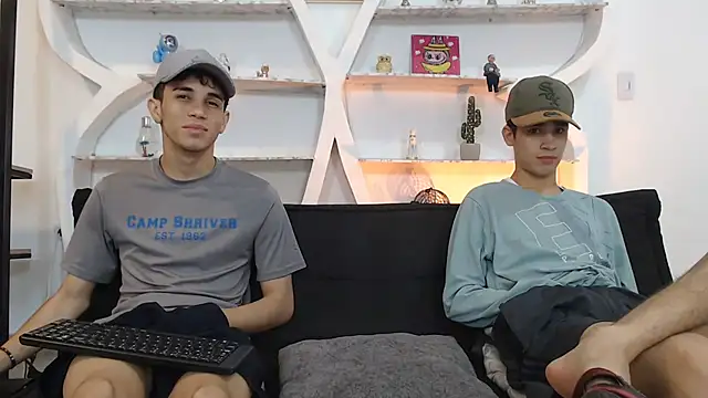 THREE_GUYS_HOT webcam