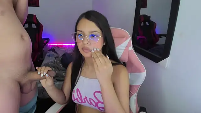 jessi_and_boy - Jessi_and_boy's free webcam