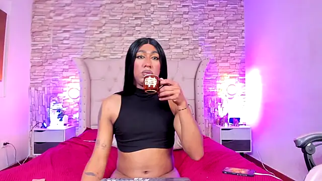 Lucia-Horny24 webcam