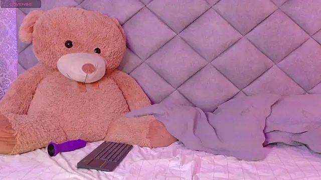 TinyCurlQueen webcam