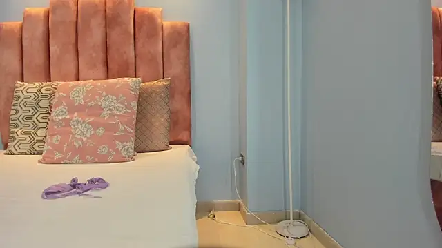 lou_rosse_ - Lou_rosse_'s free webcam - UK Sex Cams