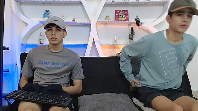 three_guys_hot - THREE_GUYS_HOT's free webcam