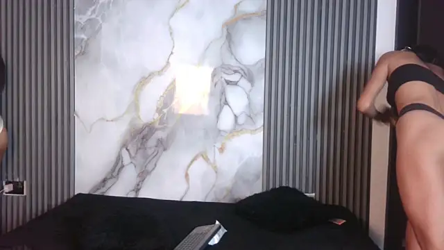 TifanyandLisa webcam