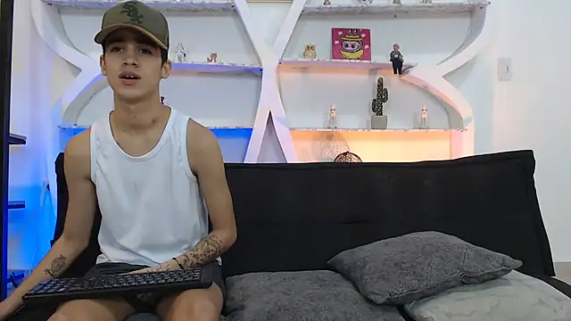 THREE_GUYS_HOT webcam