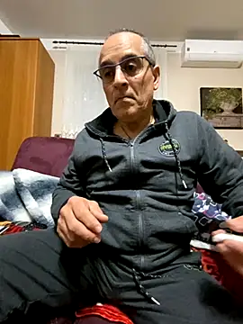 sempreilmio2 (M mature) - Volete farmi sborrare! Con i tochen si