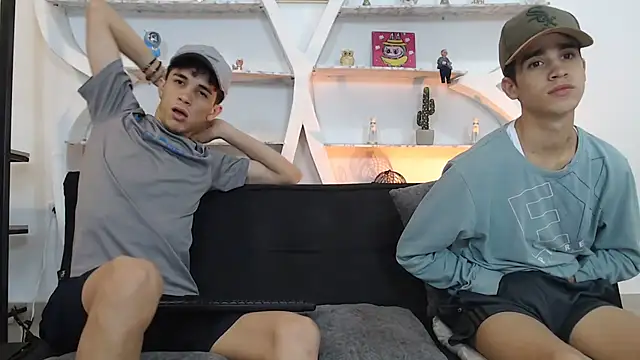 THREE_GUYS_HOT webcam