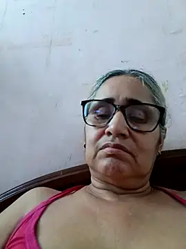 Webcam Model (_candi)  is live.Free join now!