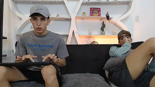 THREE_GUYS_HOT webcam