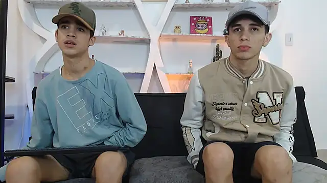 THREE_GUYS_HOT webcam