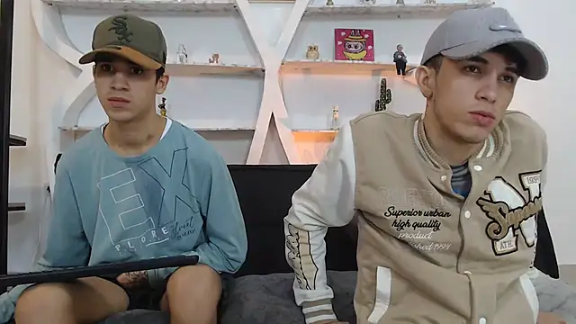 THREE_GUYS_HOT webcam